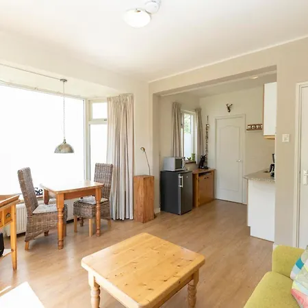Cozy Texel Retreat With Garden Апартаменты