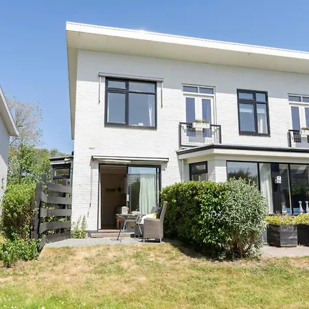 Cozy Texel Retreat With Garden *