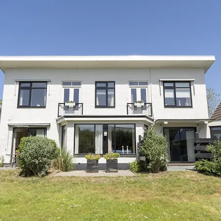 Cozy Texel Retreat With Garden *
